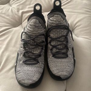 KD11’s Black and White Size 11